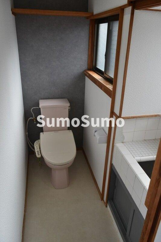 楠谷町貸家のトイレ