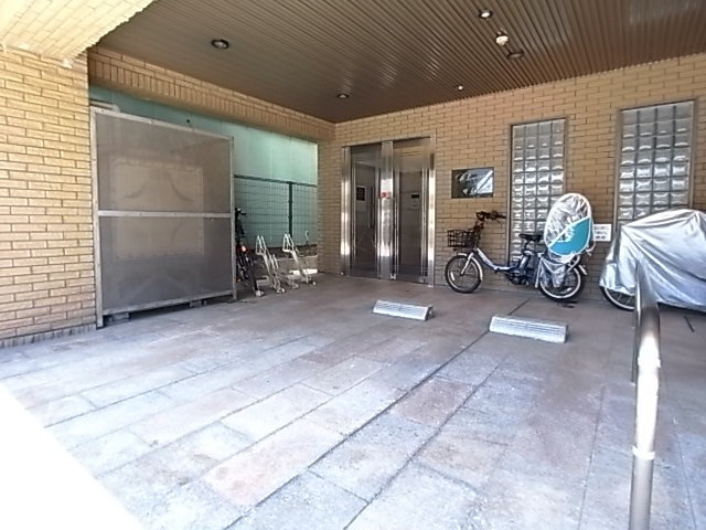 クレマンス甲東園の駐車場