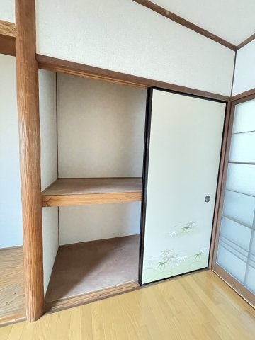 下山手通7丁目貸家Bの収納