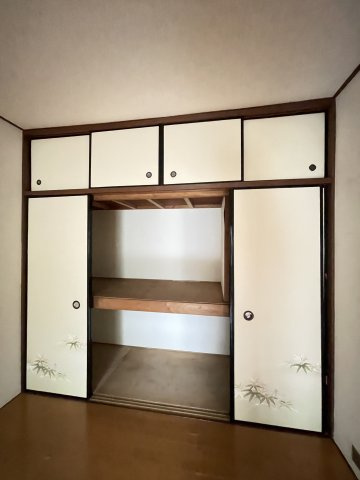 下山手通7丁目貸家Bの収納