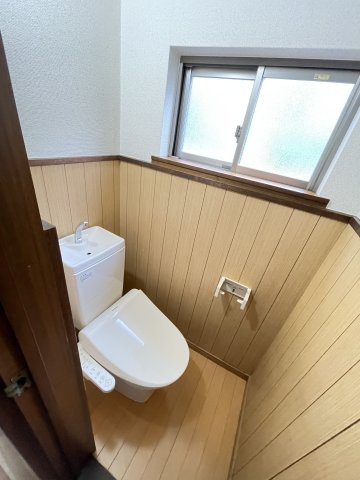 下山手通7丁目貸家Bのトイレ