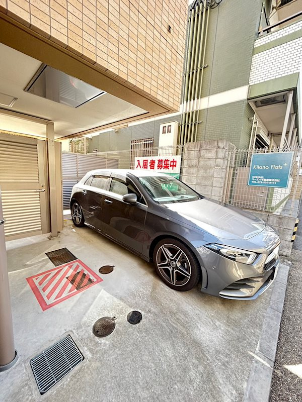 北野Crestの駐車場