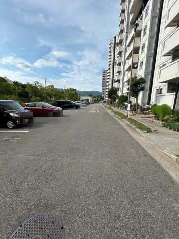 芦屋浜高層（若葉） 2号棟の駐車場