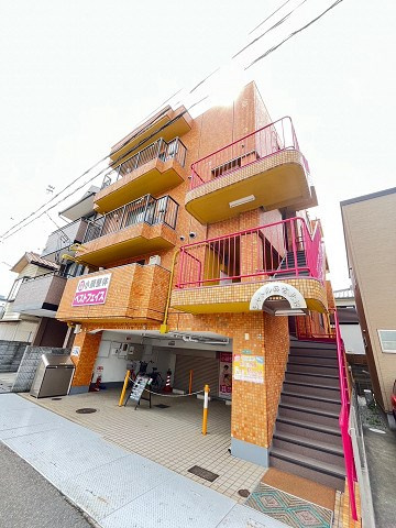 シャトル西宮北口のエントランス