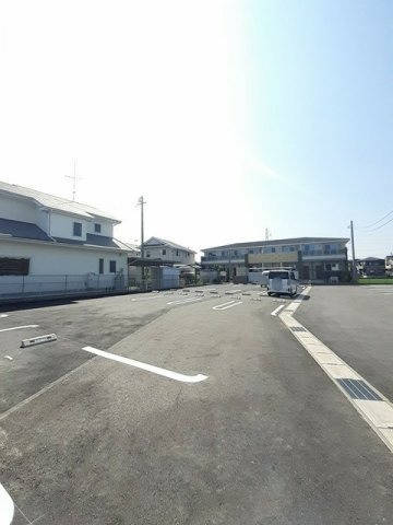 ラ・ボーテ　Ⅱの駐車場|駐車場があるので、車を買う予定の方も安心です