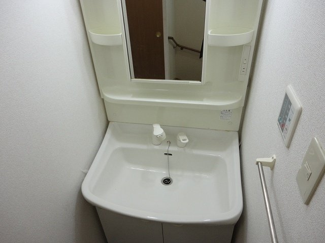 リヴ　イン　コンフォートの洗面所|忙しい朝には欠かせない洗面所です