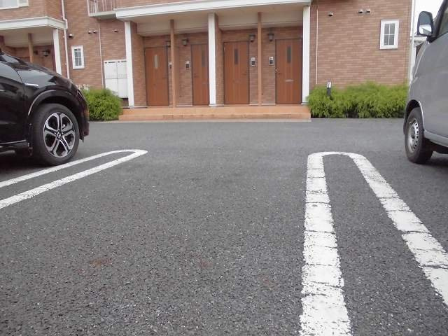 ピーノパストラル４の駐車場|カースペースがあります