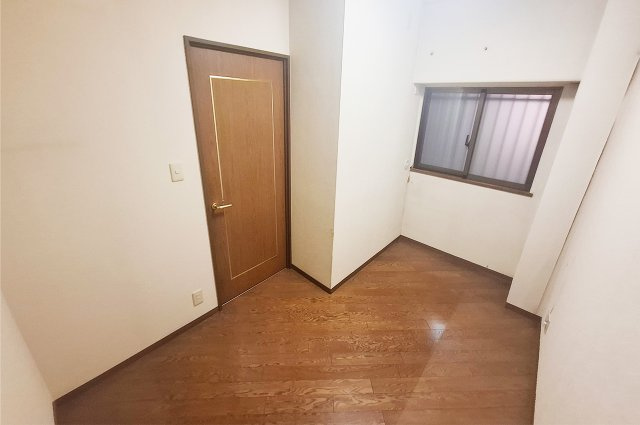 ふぁみーゆ藤井寺の内装|納戸：窓があり、荷物の収納に活用しやすい約4帖の納戸です。
