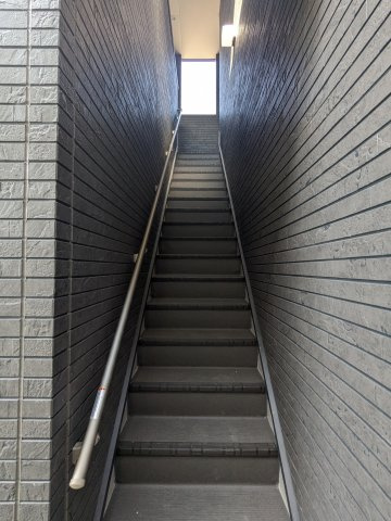 メゾンドブルーム平井のエントランス|ゆとりのあるエントランスです