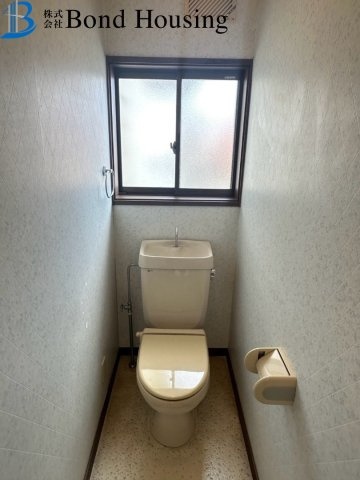 リフォーム素材の中古戸建　二見町西二見　築33年のトイレ