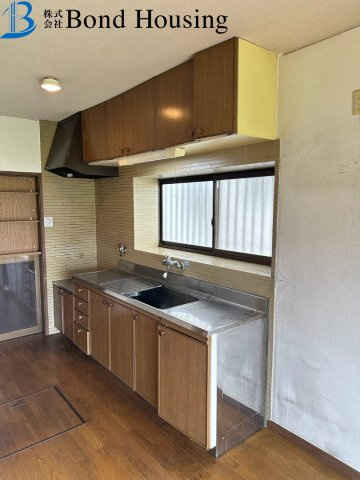 リフォーム素材の中古戸建　二見町西二見　築33年のキッチン