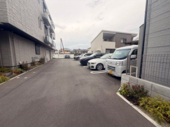 ８０ＨＯＵＳＥの駐車場