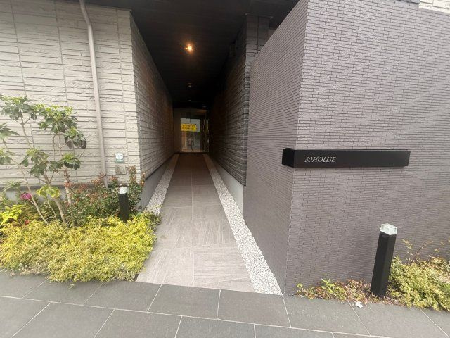 ８０ＨＯＵＳＥのエントランス