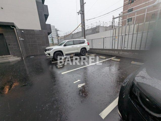 プレリスNEO大阪十三エルヴィオンの駐車場