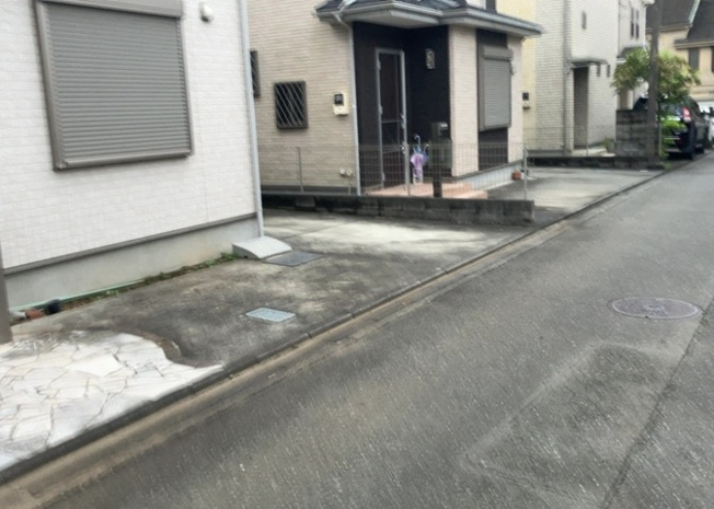 【外観】 | 土地購入を検討されている場合、境界杭がない状態で購入してしまうと境界確定測量をする必要があり、費用がかかります。購入の前に、売主、隣土地所有者立ち合いのもと境界を確定し境界杭を設置するのがベストです。