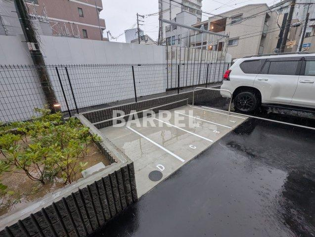 プレリスNEO大阪十三エルヴィオンの駐車場