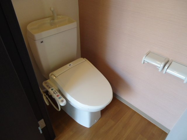 加古川市加古川町中津のアパートのトイレ|シャワー付トイレ