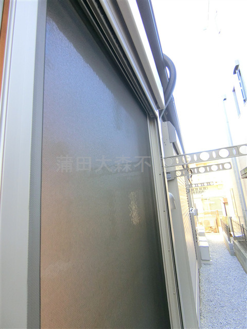 バーミープレイス西蒲田の設備|防犯シャッター　物干し金具