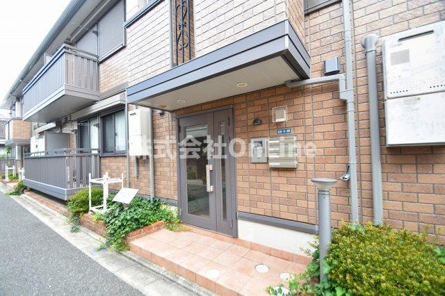 ドミール本町のエントランス