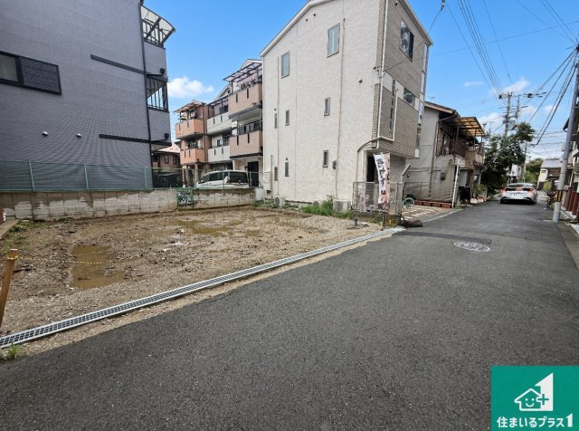 ◆東大阪市足代南　新築一戸建ての前面道路含む現地写真|周辺は落ち着いた街並みの住宅地！子育てがしやすい住環境です！まだ未完成ですが、現地でしかわからない事もございます。是非一度ご覧ください。
