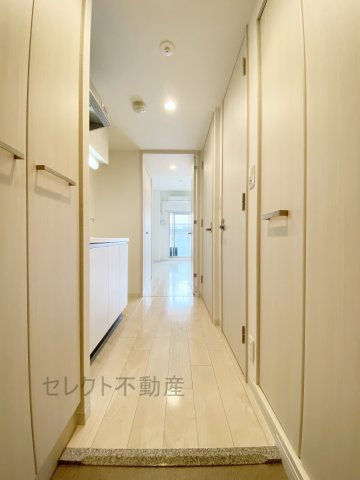 プレサンス栄ブリオの玄関