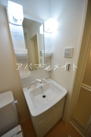 【洗面所】 | リヴェール下永谷 | 脱衣スペースもあります