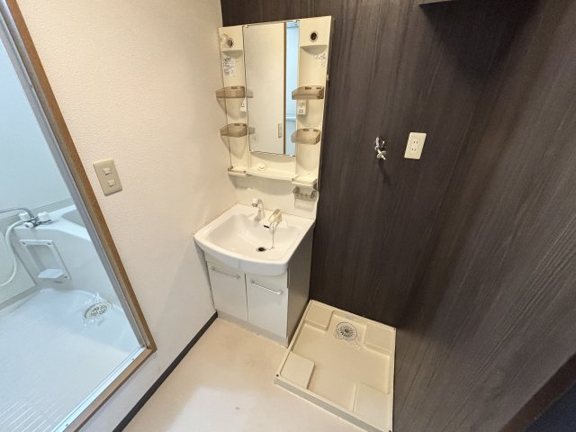 コーポラル三宝の独立洗面台