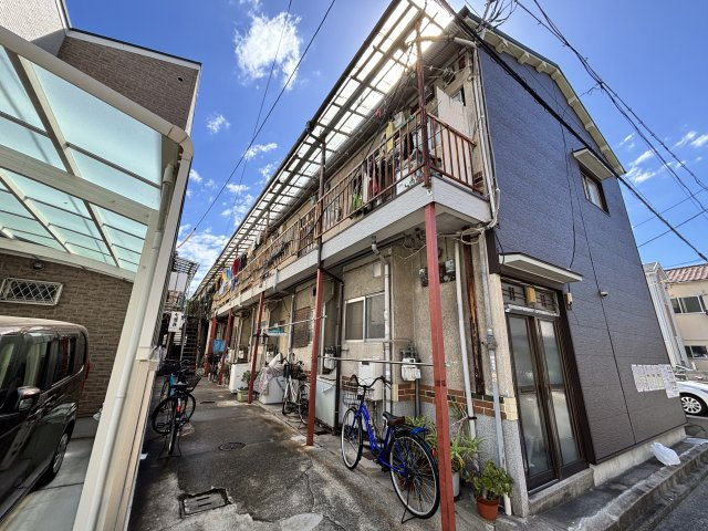 コーポラル三宝の外観
