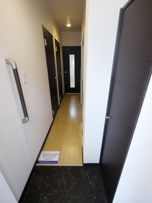 レオネクスト和光三番館の玄関