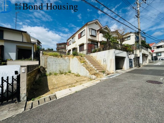 乾太くん標準設置　神陵台5丁目　新築戸建の前面道路含む現地写真