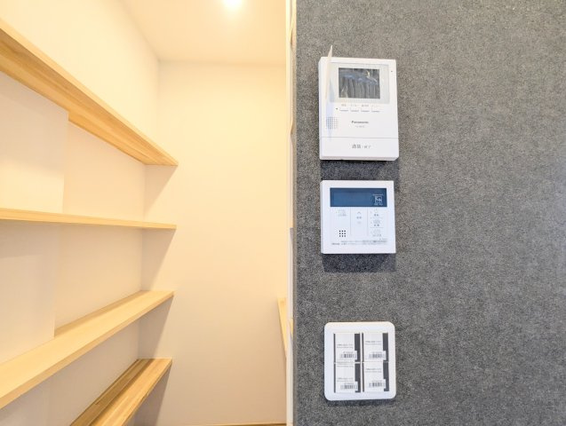中野区大和町2丁目　中古戸建の設備|来客時に便利な、モニター付きインターホン。

現地ご見学希望・資料請求などお気軽にお問い合わせ下さい！
03-5990-5201