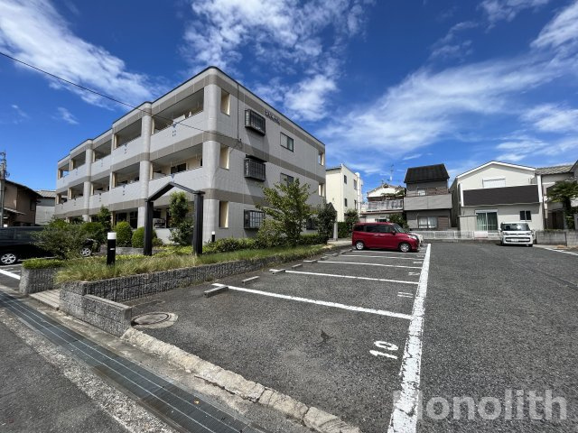 プリネールの駐車場
