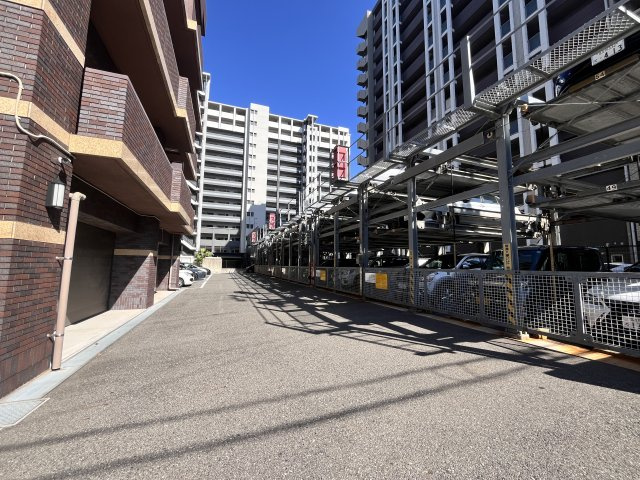 門司ポロニア弐番館の駐車場