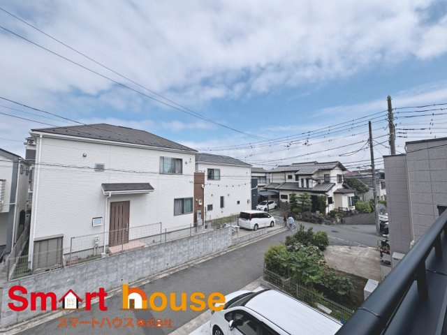 藤沢市大庭　新築1棟の展望|開放的なバルコニーは見晴らしもよく、太陽の温かな温もりをめいっぱい受け止めてくれます。太陽の光と爽やかな風を受けたお洗濯物はあっという間に乾き、取りこむ時には太陽の匂いを感じられそうですね。