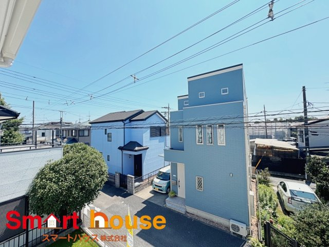 大和市西鶴間7丁目　新築1棟の展望|開放的なバルコニーは見晴らしもよく、太陽の温かな温もりをめいっぱい受け止めてくれます。太陽の光と爽やかな風を受けたお洗濯物はあっという間に乾き、取りこむ時には太陽の匂いを感じられそうですね。