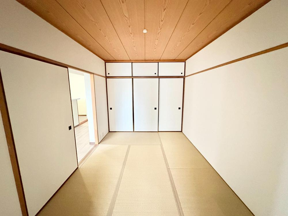 グリーンタウン東香里マンションC棟の和室|和室6.0帖
■物件内覧・資金計画相談・住宅ローン相談、リフォーム相談、お問合せ受付中■
※当日・翌日のご内覧、ご相談はお電話でのお問合せがスムーズです！