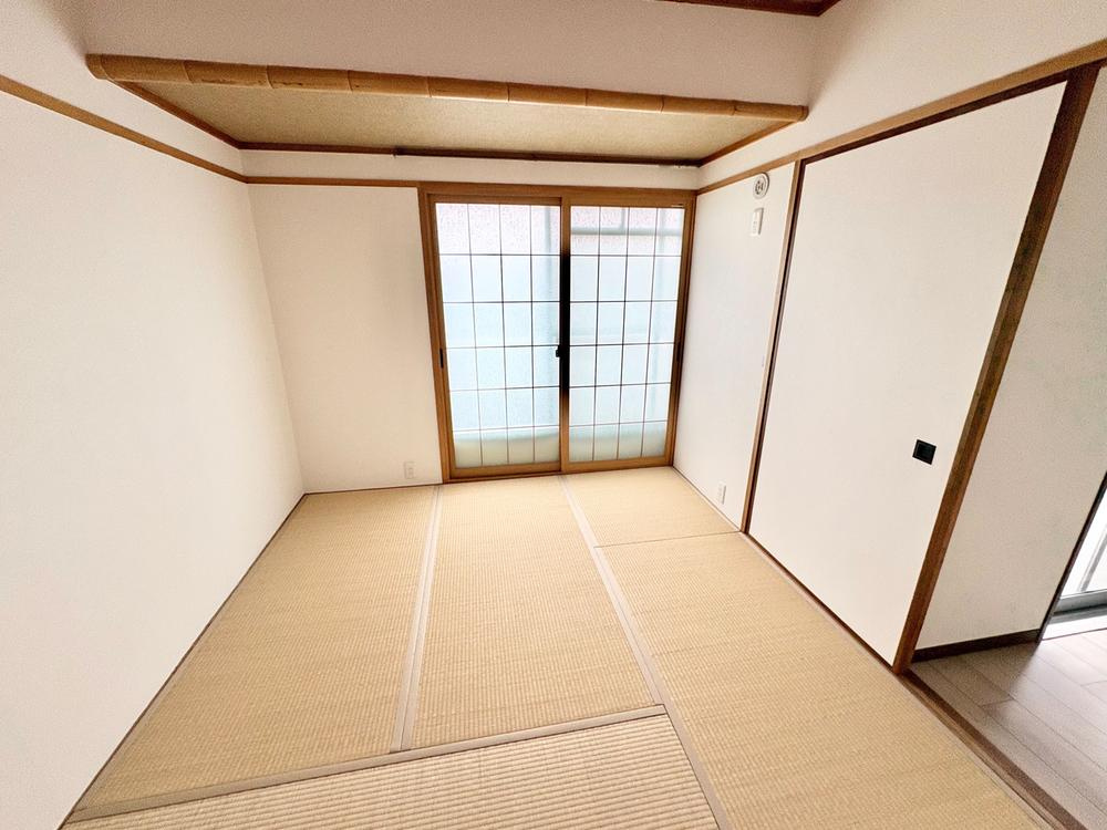 グリーンタウン東香里マンションC棟の内装|和室4.5帖
■物件内覧・資金計画相談・住宅ローン相談、リフォーム相談、お問合せ受付中■
※当日・翌日のご内覧、ご相談はお電話でのお問合せがスムーズです！