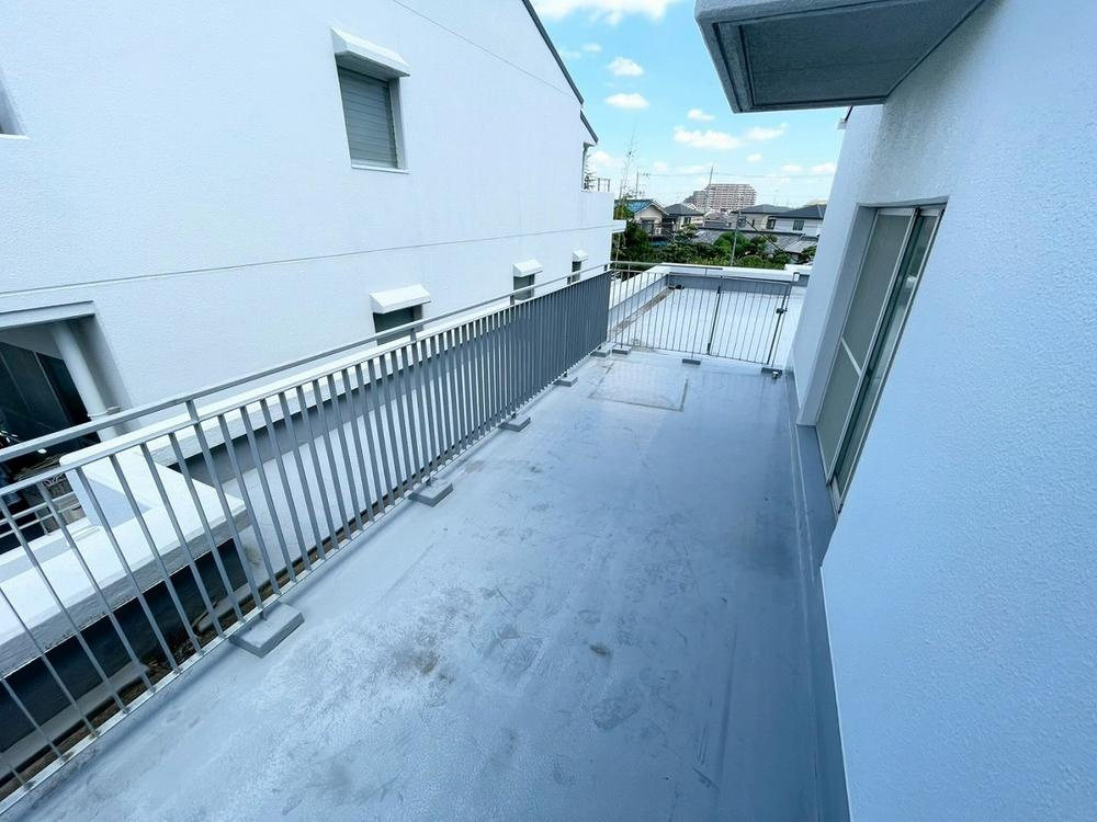 グリーンタウン東香里マンションC棟のバルコニー|■物件内覧・資金計画相談・住宅ローン相談、リフォーム相談、お問合せ受付中■
※当日・翌日のご内覧、ご相談はお電話でのお問合せがスムーズです！