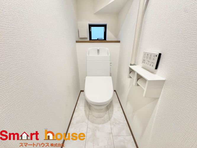 座間市ひばりが丘　新築１棟のトイレ|節水型でエコなトイレには今では当たり前のウォシュレット付き。換気機能も着いているので常に快適ですね♪