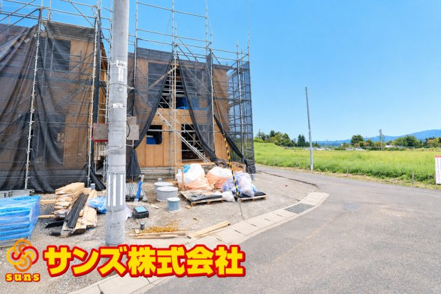 郡山市田村町徳定字塚ノ越　　１号棟　　御代田小学校、守山中学区の外観|南西側から見た駐車場を含む外観♪