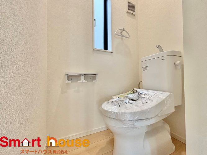 相模原市南区大野台第43のトイレ|節水型でエコなトイレには今では当たり前のウォシュレット付き。換気機能も着いているので常に快適ですね♪