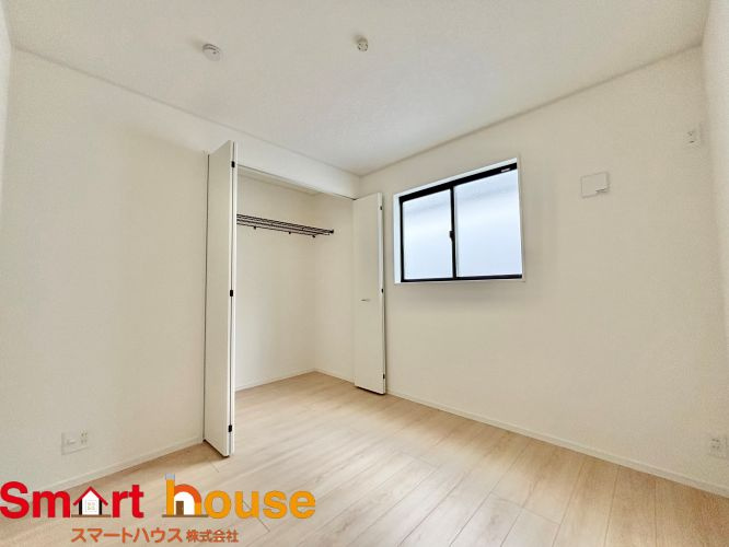 相模原市南区大野台第43の洋室|採光・通風が心地よいお部屋♪子供部屋や書斎など多目的に使えて、成長に合わせた部屋割り変更も可能です。