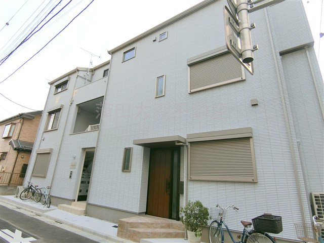 HAGAKUREの外観|2023年10月築　木造地上3階建て総戸数4戸
東京都大田区大森東4丁目　京浜急行本線大森町駅徒歩10分