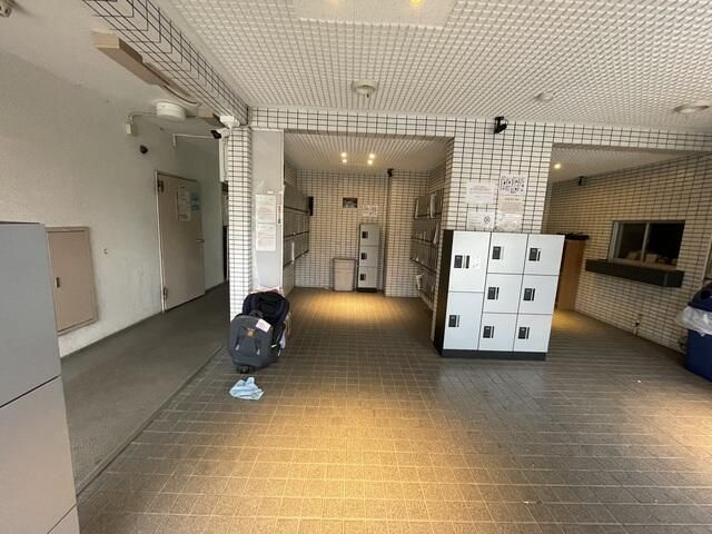 横浜市磯子区磯子２丁目の賃貸マンションのエントランス