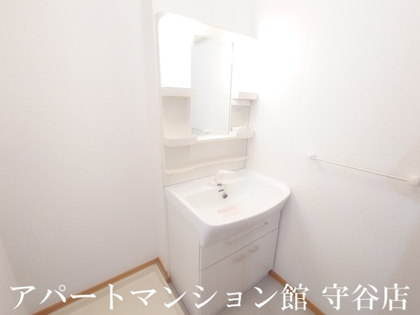 キャッスルアヴェニューCの独立洗面台