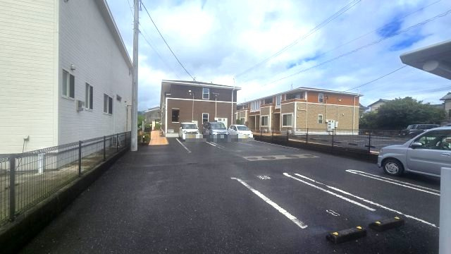 【駐車場】