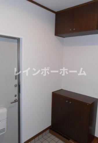 丸越マンションの玄関