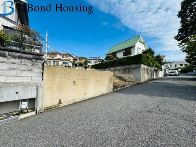 神戸市垂水区つつじが丘７丁目の新築一戸建の前面道路含む現地写真