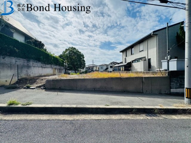 神戸市垂水区つつじが丘７丁目の新築一戸建の前面道路含む現地写真