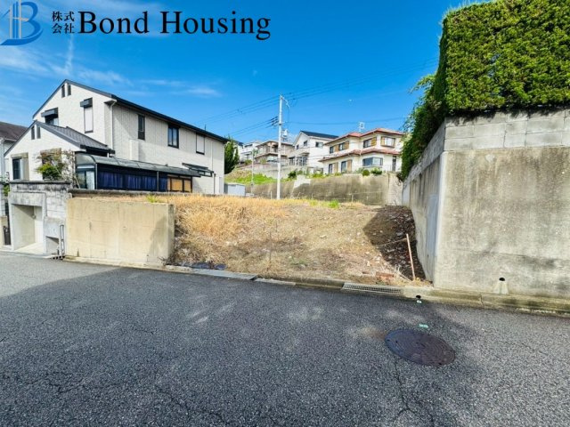 神戸市垂水区つつじが丘７丁目の新築一戸建の前面道路含む現地写真